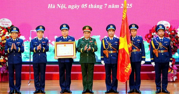 Chủ tịch nước tặng Huân chương cho Cảnh sát biển Việt Nam và Thiếu tướng Vũ Trung Kiên
