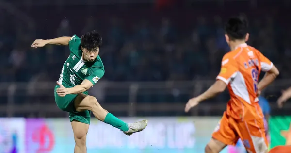 Công Phượng thua Bùi Tiến Dũng trên chấm 11m, SHB Đà Nẵng trụ hạng V-League