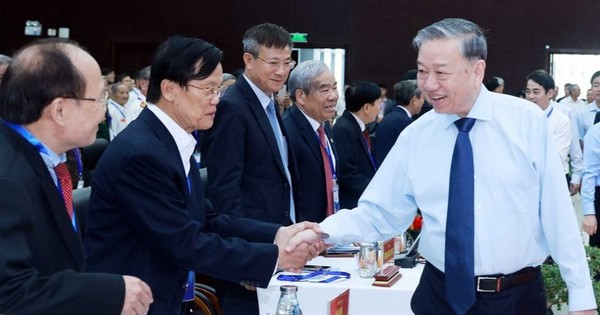 Tổng Bí thư Tô Lâm gặp mặt cán bộ lão thành cách mạng, người có công tiêu biểu