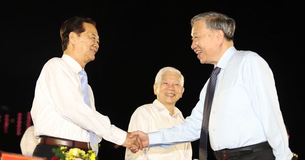 Tổng Bí thư Tô Lâm dự chương trình nghệ thuật 'Đất nước trọn niềm vui'