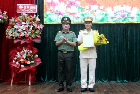 Công bố quyết định của Bộ trưởng Công an về công tác cán bộ tại An Giang