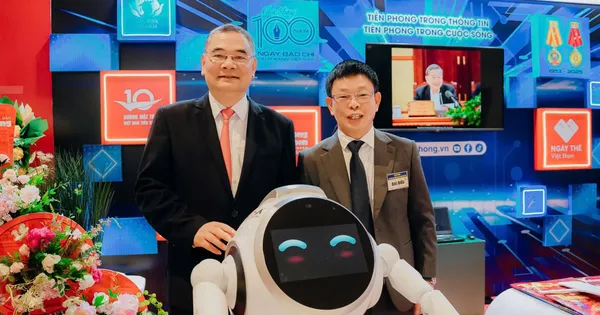 Robot Misa - 'nhân viên' đặc biệt viết tin, làm thơ tại gian trưng bày báo Tiền Phong