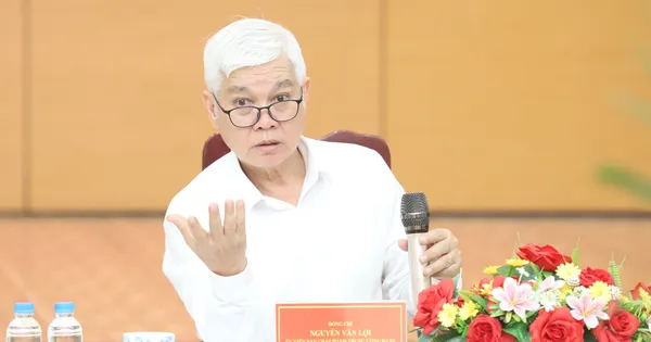 'Đừng bằng lòng với chính sách, đừng lạnh lùng với người dân'