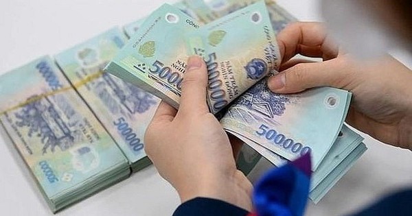 Bản tin 8H: Một chủ tịch công đoàn nghỉ hưu sớm được nhận 2,4 tỷ đồng