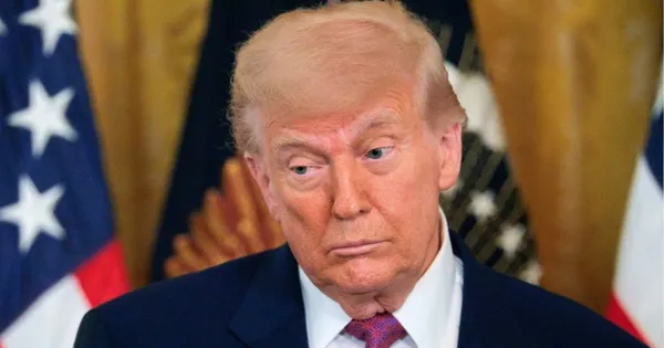Sinh nhật bất ổn của ông Trump