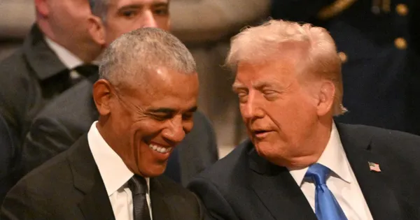 Tổng thống Trump nói gì với ông Obama trong video gây sốt?