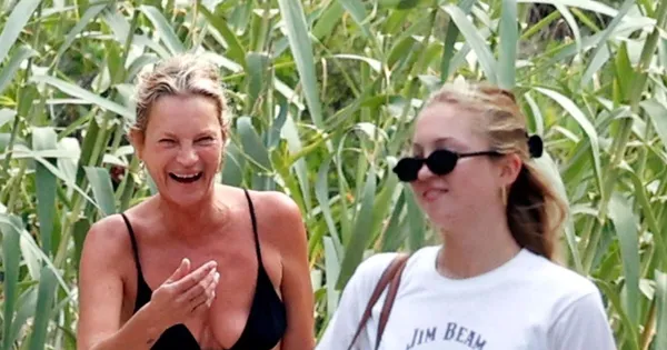 Mặt mộc gây sốc của Kate Moss