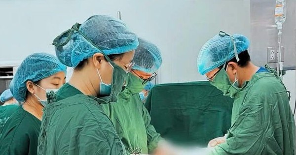 Ca mổ ‘ngàn cân treo sợi tóc’ cứu mẹ con sản phụ tiền sản giật nặng, rối loạn máu hiếm gặp