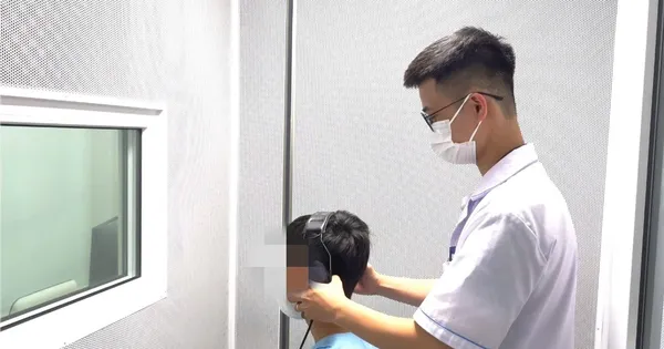 Tắm đêm thường xuyên, nam thanh niên suýt mất thính lực vĩnh viễn