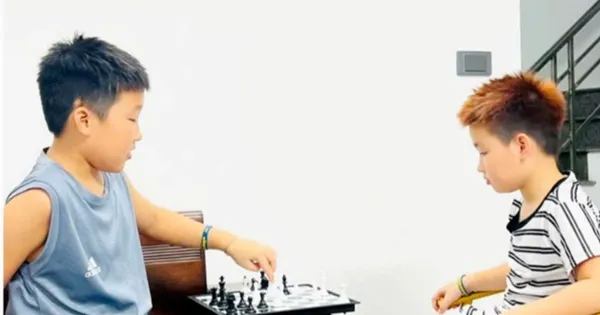 Người cha bác sĩ nghẹn ngào cảm ơn các đồng nghiệp cứu con trai mình từ cõi chết trở về