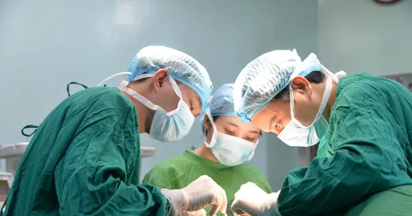 Cảnh báo biến chứng từ một ca tiểu phẫu tưởng đơn giản