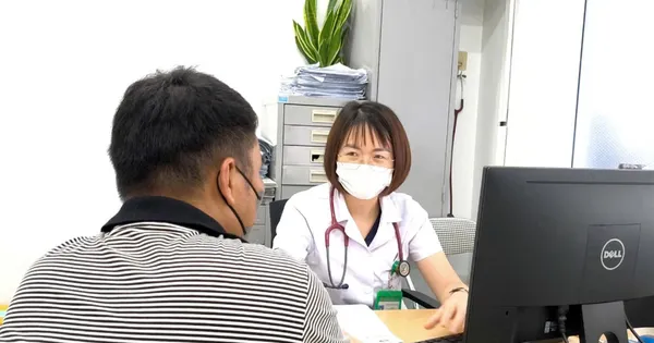 Phát hiện sán dây dài hơn 3 mét trong ruột sau một năm đau bụng âm ỉ