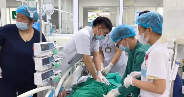 Người đàn ông nguy kịch, cả người 'tím đen' sau khi ăn tiết canh, lòng lợn