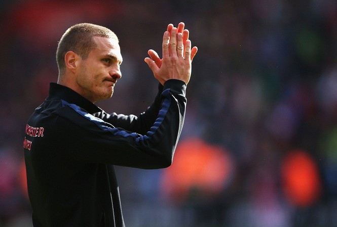 Vidic đổ máu đầm đìa trong ngày chia tay M.U Vidic chia tay Man United trong trận đấu đổ máu