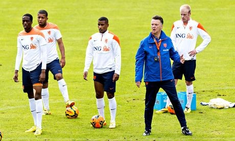 Giggs bay sang Hà Lan để 'bàn mưu' với Van Gaal Van Gaal đang tập trung cùng đội tuyển Hà Lan