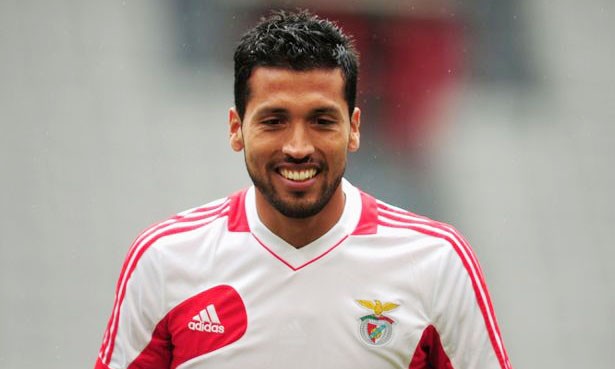 'Quỷ đỏ' vồ hụt mục tiêu đầu tiên Garay trong màu áo Benfica