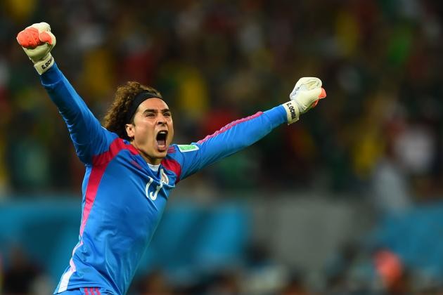 Bỏ qua lời mật ngọt, siêu thủ môn Ochoa cập bến Malaga Ochoa tỏa sáng trong màu áo đội tuyển Mexico