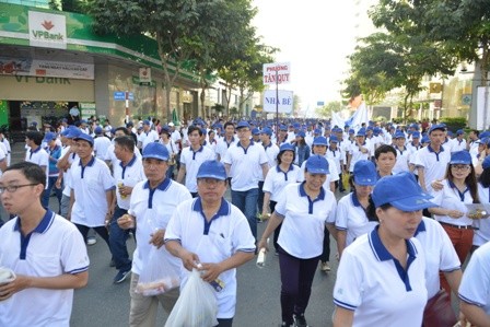 Quyên góp 3,1 tỷ đồng ủng hộ người nghèo đón Tết Quyên góp 3,1 tỷ đồng ủng hộ người nghèo đón Tết