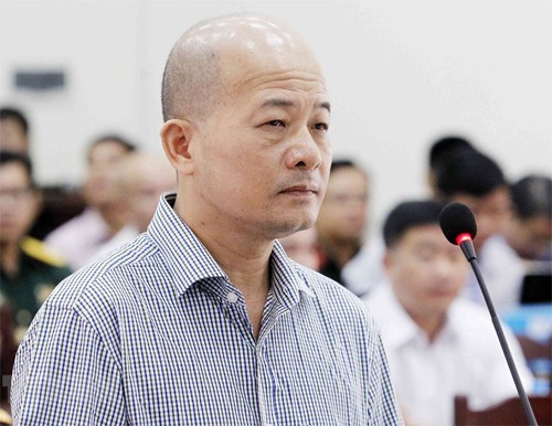 'Út trọc' 2 lần bị từ chối chuyển quân nhân chuyên nghiệp sang sĩ quan Bị cáo Đinh Ngọc Hệ tại phiên tòa ngày 30/7. Ảnh: TTXVN
