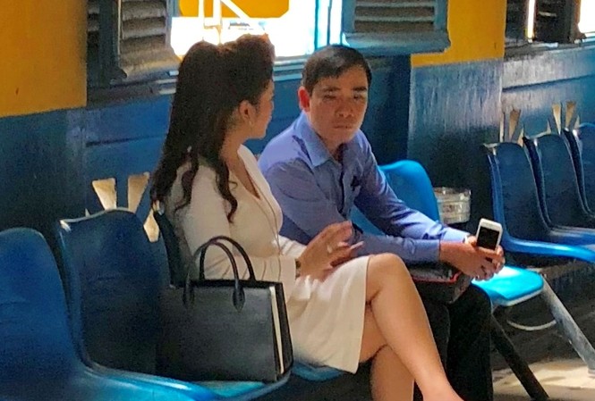 Hoãn phiên tòa xử vụ ly hôn của vợ chồng ‘vua’ cà phê Trung Nguyên Bà Lê Hoàng Diệp Thảo trong lần tới tòa giải quyết vụ ly hôn. Ảnh: Tân Châu