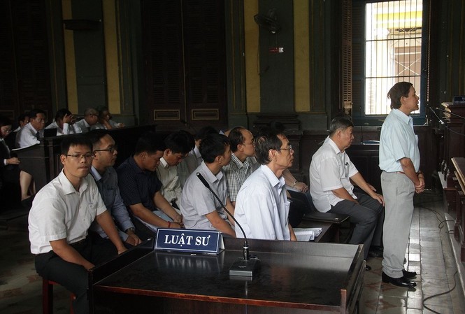 Cựu giám đốc ngân hàng ‘thoát’ truy cứu hình sự Các bị cáo tại phiên tòa. Ảnh: Tân Châu