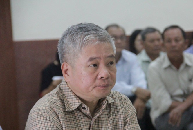 Cựu Phó Thống đốc Đặng Thanh Bình hầu tòa vì tội thiếu trách nhiệm Nguyên phó Thống đốc Đặng Thanh Bình tại tòa sáng nay. Ảnh: Tân Châu