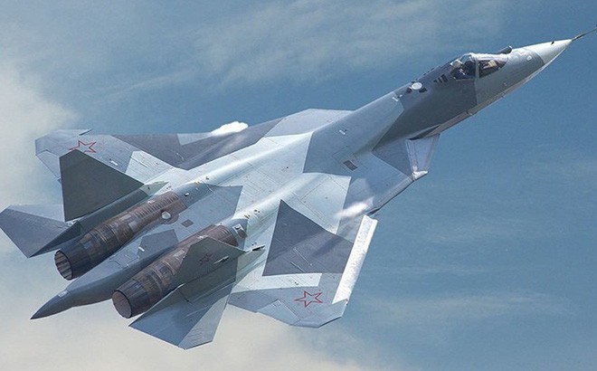Tiêm kích Su-57 bay dọc bờ biển Latakia của Syria Tiêm kích Su-57 bay dọc bờ biển Latakia của Syria
