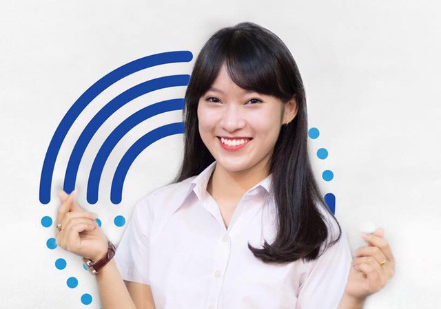'Hotgirl 7 thứ tiếng' làm đại diện cuộc thi hát tiếng Anh trường học MC truyền hình Khánh Vy nổi tiếng từ năm 2016 nhờ clip nhại 7 thứ tiếng hài hước. (Ảnh: DT)