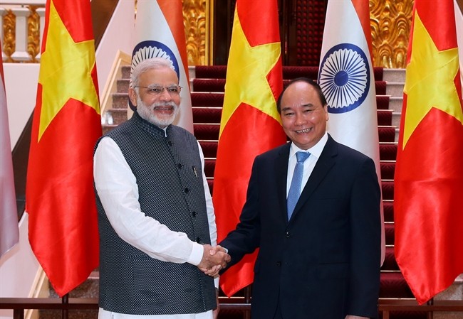 Gắn Tầm nhìn ASEAN với chính sách hướng Đông của Ấn Độ Thủ tướng Nguyễn Xuân Phúc trong lần đón tiếp Thủ tướng Ấn Độ Narendra Modi tại Hà Nội vào tháng 9/2017. (Ảnh: VNA)