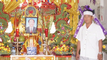 Con rể trúng số, bố vợ đột tử và chuyện 'hậu độc đắc' Đám tang ông Nguyễn Văn Thiên.