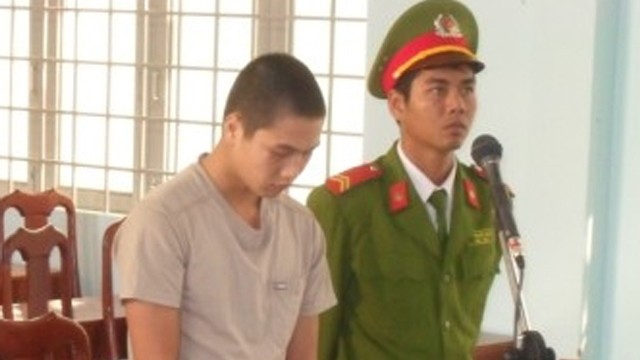 Mới ra tù lại vào tù vì trộm cắp Lần thứ 2 Quyền phải vào tù vì tội trộm cắp.
