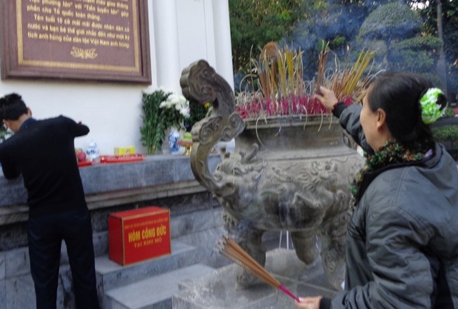 Xuân yêu thương: Thắp nén nhang thơm tri ân Xuân yêu thương: Thắp nén nhang thơm tri ân