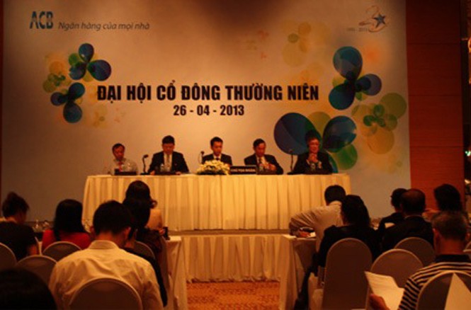 ACB -Từ đỉnh cao đến 'bước ngoặt' Huyền Như Đại hội cổ đông thường niên của ACB năm ngoái. Đã hai năm, ACB vẫn “treo” con số 718,9 tỷ đồng trong báo cáo tài chính, chưa thực hiện trích lập dự phòng rủi ro.