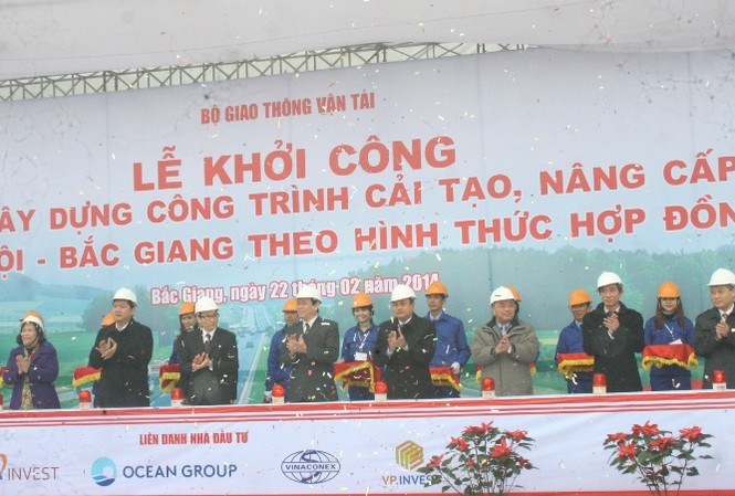 Khởi công đường cao tốc Hà Nội-Bắc Giang Phó Thủ tướng Vũ Đức Đam nhấn nút khởi công dự án.