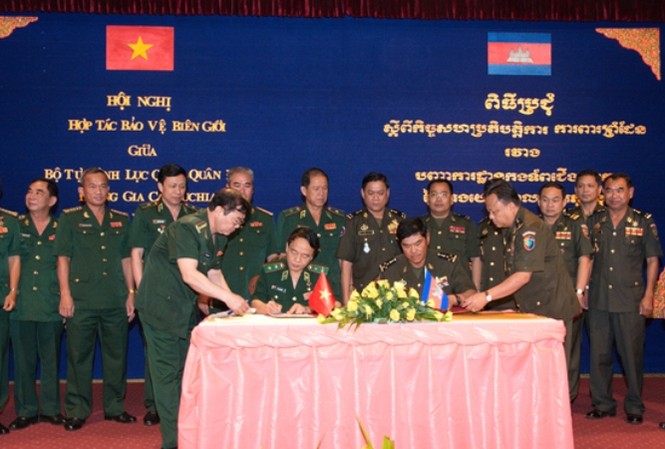 Hội đàm hợp tác bảo vệ biên giới Việt Nam-Campuchia Hai bên đã ký biên bản nghi nhớ nội dung cuộc Hội đàm hợp tác bảo vệ biên giới lần thứ 11 giữa Bộ Tư lệnh BĐBP Việt Nam với Bộ Tư lệnh Lục quân, Quân đội Hoàng gia Campuchia.