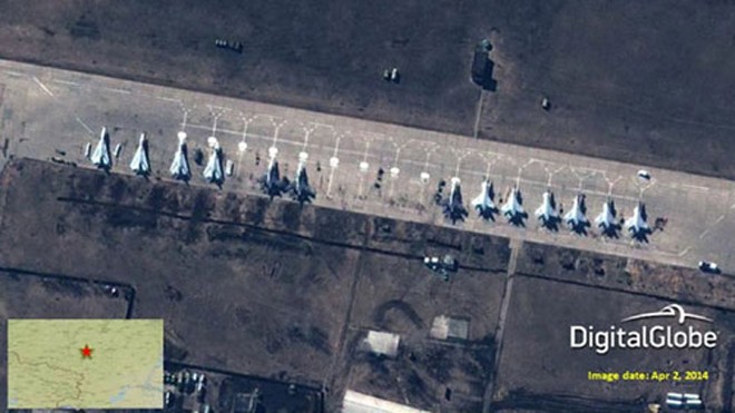 Binh lực Nga tại biên giới Ukraine Ảnh vệ tinh chụp các chiến đấu cơ Su-27, Su-24 và MiG-31 đậu tại căn cứ Buturlinovka - Ảnh: AFP/NATO