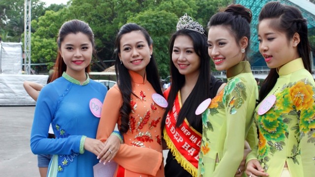 Á hậu Thụy Vân và người đẹp Diễm My đồng hành cùng thí sinh Á hậu Thụy Vân và người đẹp Diễm My đồng hành cùng thí sinh