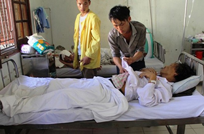 Ăn nhầm nấm độc, 3 người tử vong Nạn nhân ngộ độc nấm được chăm sóc tại bệnh viện.