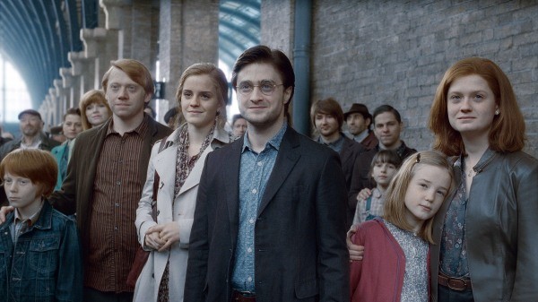 Harry Potter tái xuất sau 7 năm vắng bóng Harry Potter, Ginny Weasley, Ron Weasley và Hermione Granger phiên bản trưởng thành trong phần cuối của loạt phim nổi tiếng 'Harry Potter'.