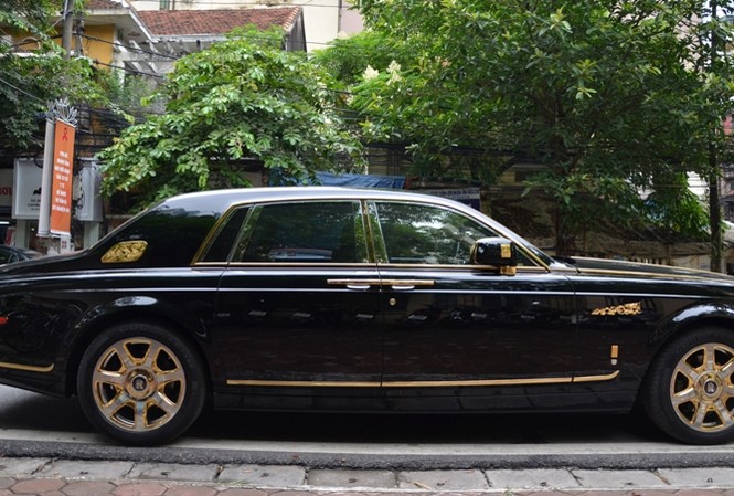 Rolls-Royce Phantom Rồng độ vàng cực độc trên phố Hà Nội Rolls-Royce Phantom Rồng độ vàng cực độc trên phố Hà Nội