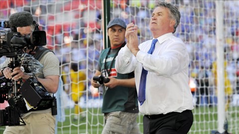 HLV Hiddink thay Van Gaal: Lốc cam sẽ đi về đâu? Guus Hiddink có tính cách và chiến thuật khác hoàn toàn Van Gaal
