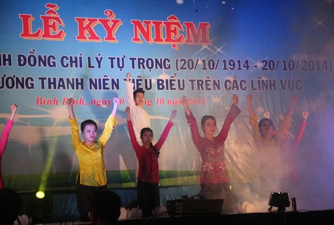 Trang nghiêm kỷ niệm 100 năm ngày sinh anh hùng Lý Tự Trọng Trang nghiêm kỷ niệm 100 năm ngày sinh anh hùng Lý Tự Trọng