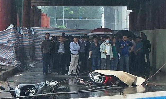 Xác định danh tính nạn nhân tử vong vụ cần cẩu đứt cáp Hiện trường vụ tai nạn.