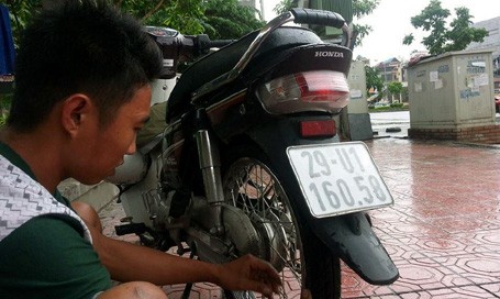 Phóng viên đi tác nghiệp bị kẻ gian trộm xe máy Chiếc xe máy của phóng viên bị kẻ gian lấy trộm. (Ảnh chụp trước khi chiếc xe bị mất).