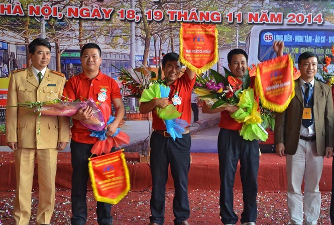 Tìm ra người lái xe buýt giỏi, an toàn nhất Thủ đô Hội thi "lái xe buýt giỏi, an toàn" tìm được người thắng cuộc. Ảnh: Thanh Hà.