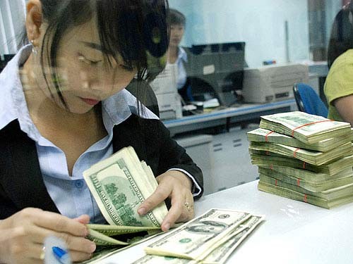 Vàng giảm, ngân hàng tăng mua USD Ngân hàng tăng mua USD. Ảnh: internet.