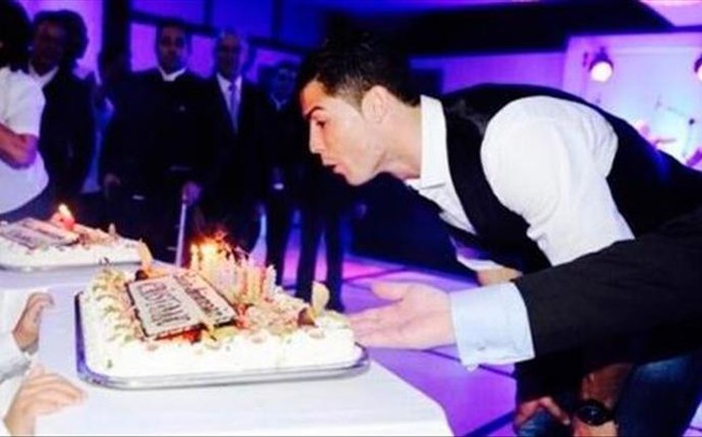 Hé lộ tiệc sinh nhật hoành tráng của Ronaldo Ronaldo sắp bước sang tuổi 30.