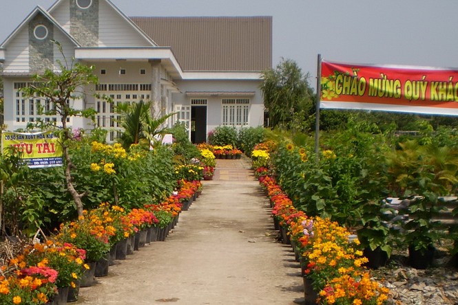 Thiệp xuân giới thiệu nông sản và thi nhà hoa Một nhà hoa đoạt giải nhất.