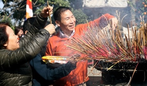 Vì sao người dân hay đi lễ chùa đầu năm? Đi lễ chùa quan trọng là ở tâm chứ không phải ở... tiền.