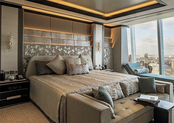 Bên trong khách sạn xa hoa bậc nhất London Nội thất mỗi căn phòng được thiết kế bởi hai bậc thầy nổi tiếng trên thế giới là Francesca Muzio và Maria Silvia Orlandini. Đệm chăn gối có chất liệu lụa sang trọng, được làm thủ công cầu kỳ.
